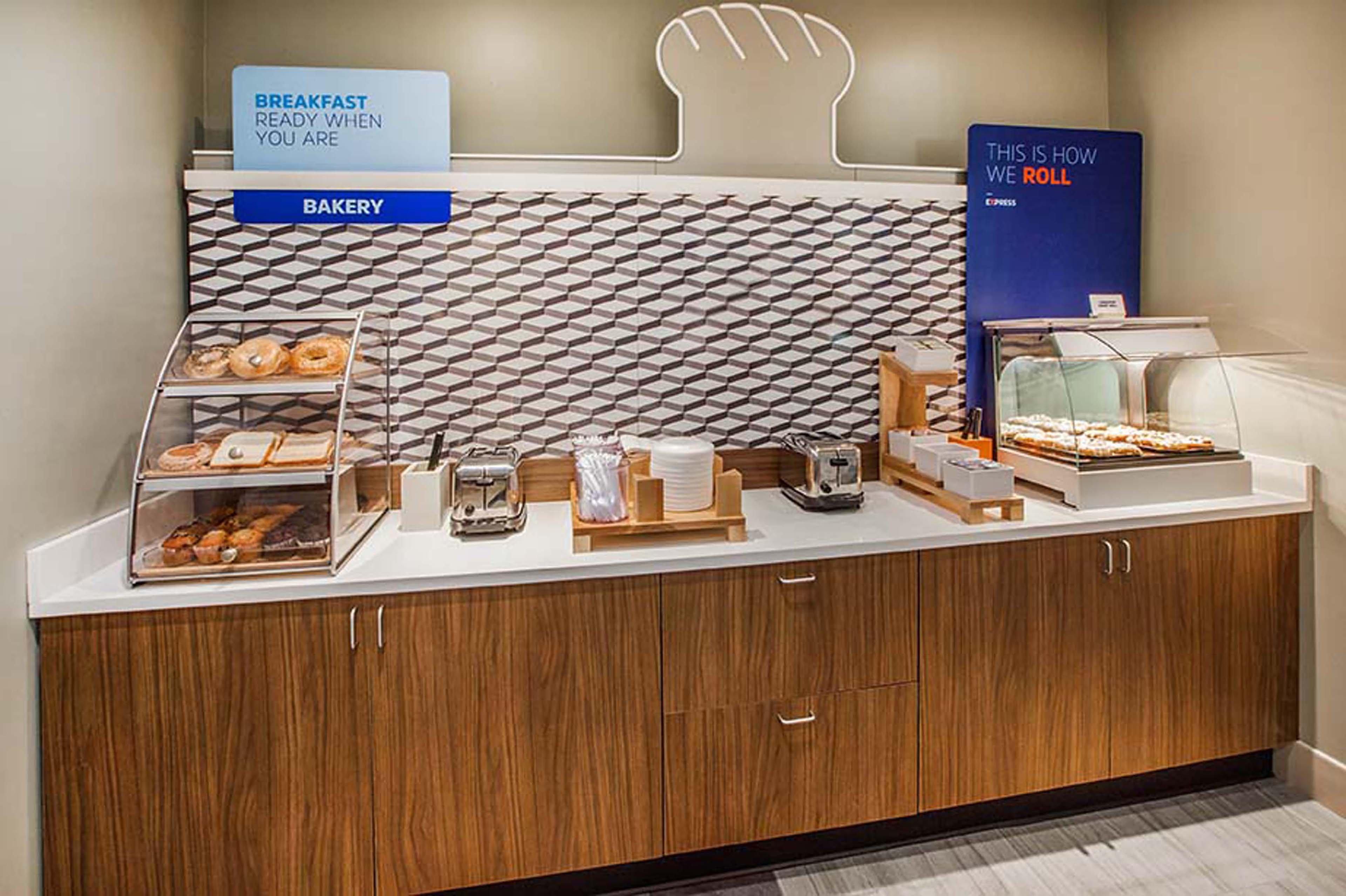 Holiday Inn Express & Suites - Phoenix North - Happy Valley By Ihg Extérieur photo